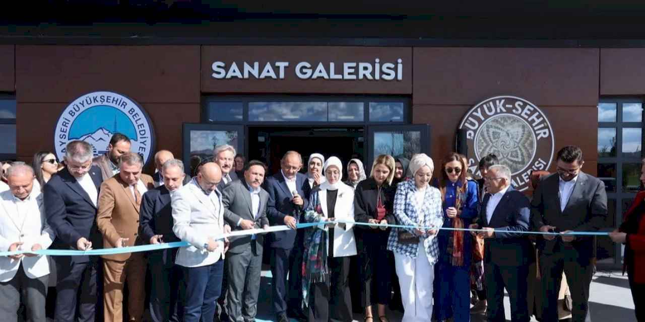 Renklerin Dili Resim Sergisi & Gelenekli Sanatlar Koleksiyonu açıldı