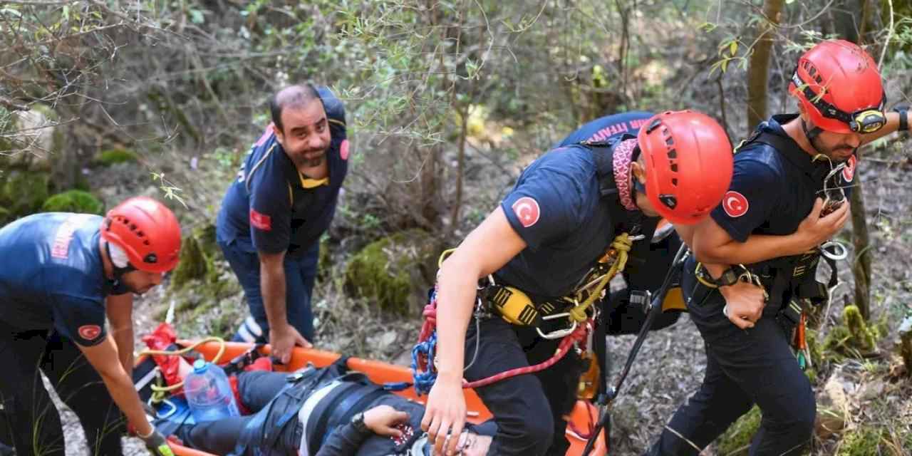 Terapi Ormanı’nda kurtarma operasyonu! Dağlık arazide yürüyüş yapınca…