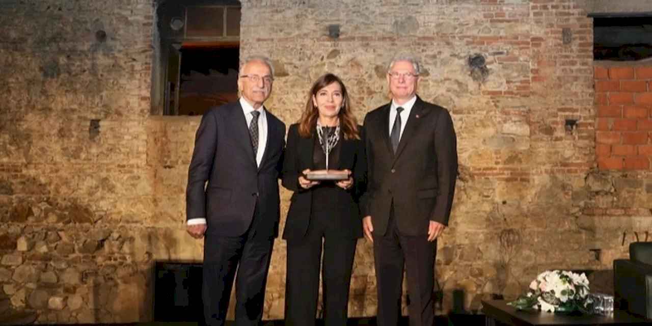 Bursa Mudanya Altan Öymen'i unutmadı