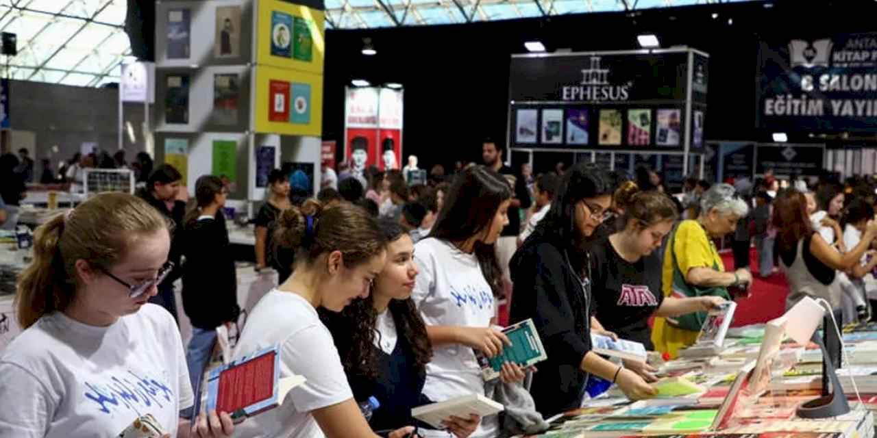 Antalyalılar kitapların büyülü dünyasında buluşuyor