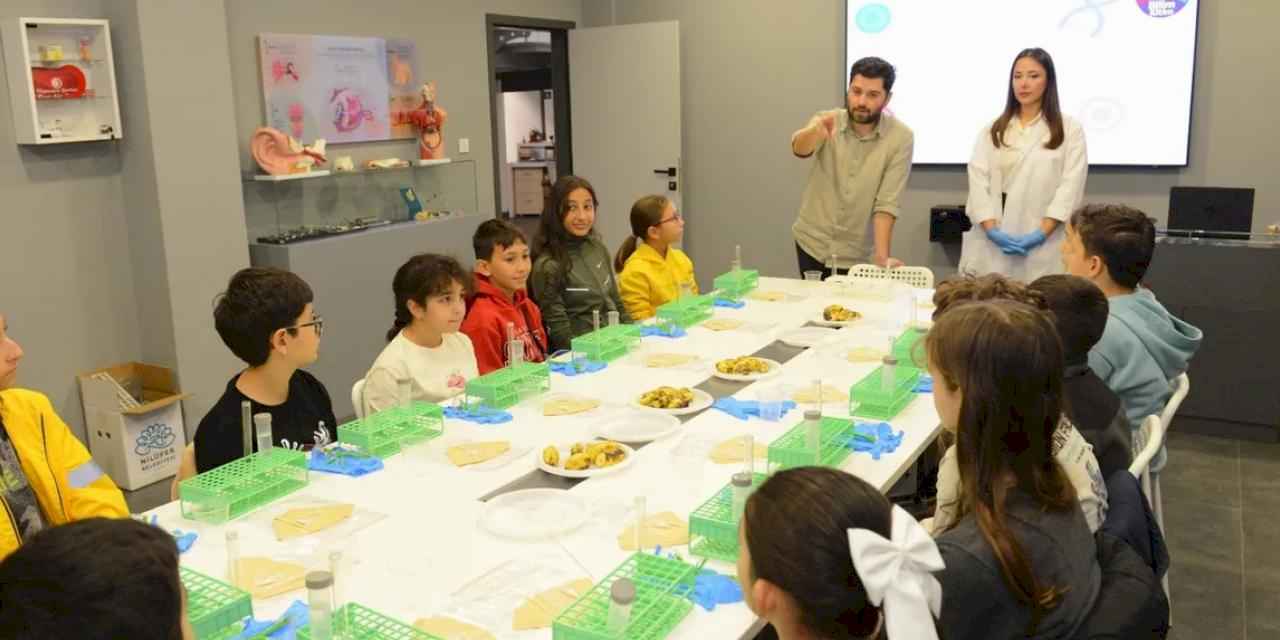 Nilüfer’de Çocuklar Muzdan DNA İzolasyonu Yaptı