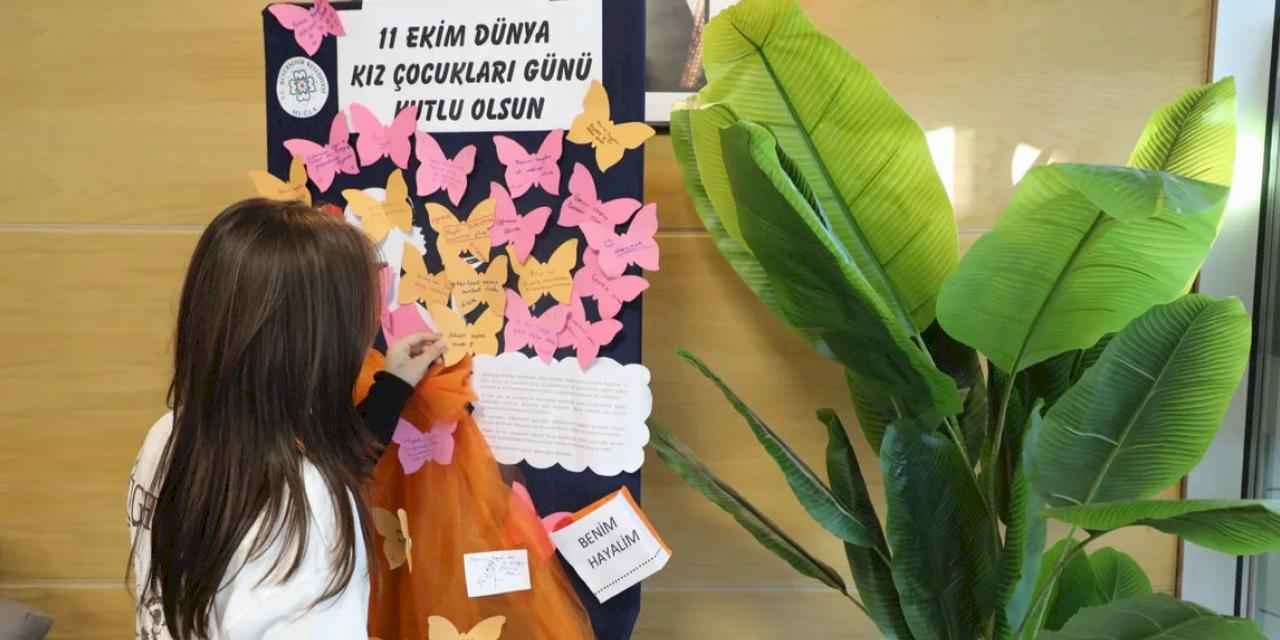 Büyükşehir'in panoları kız çocuklarının hayalleriyle doldu