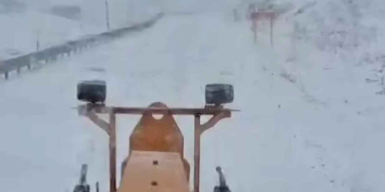 Karayolları kar etkisiyle yol temizleme çalışmalarında
