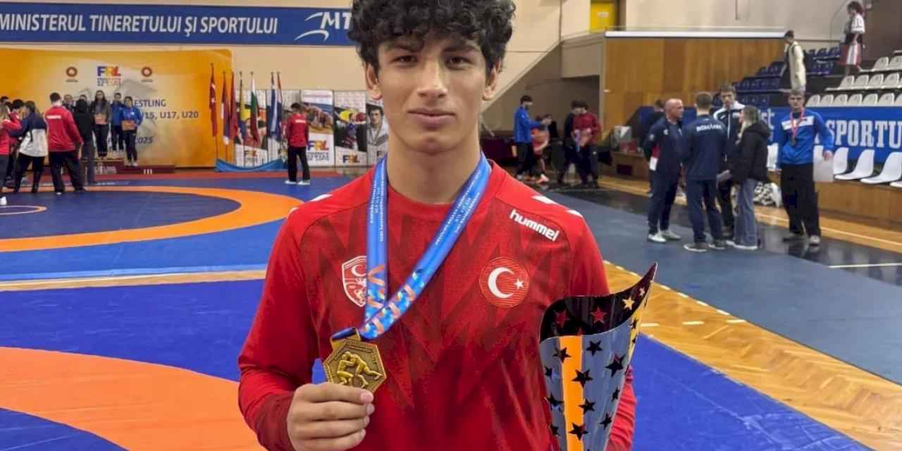 Bursa Büyükşehirli güreşçi Balkan Şampiyonu oldu