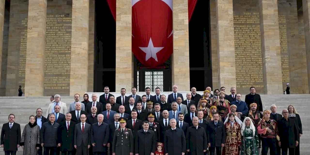 Başkent'ten Ata'ya saygı duruşu