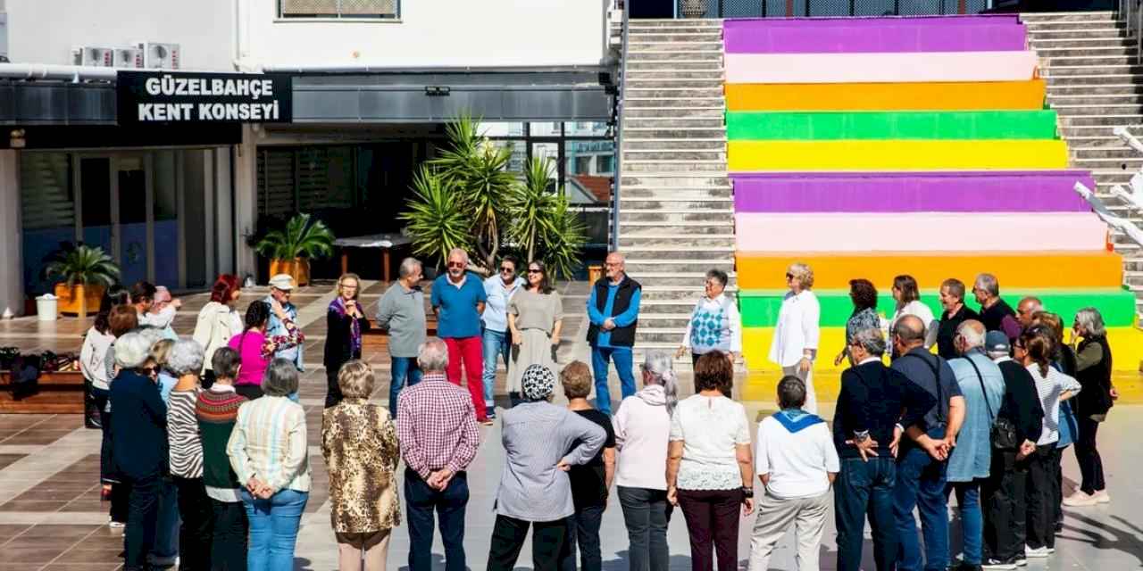 İzmir Güzelbahçe'de 3. Yaş Üniversitesi'nde yeni dönem coşkusu