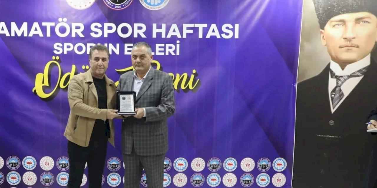 Ağrı'da OGC Genel Başkanı Nihat Aydın’a 'sporun enleri' ödülü