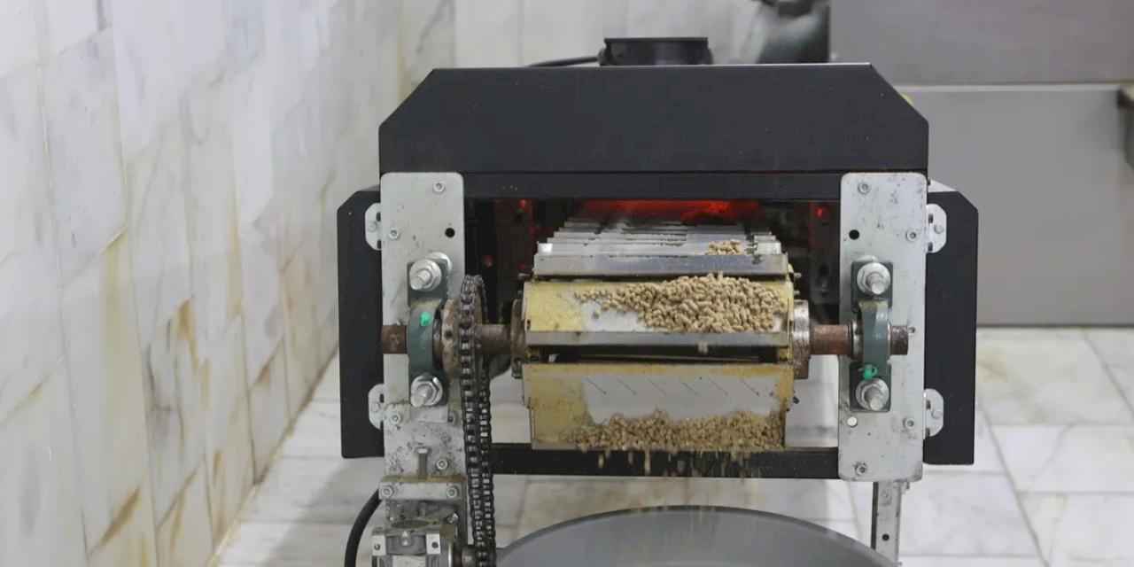 Muğla'da can dostlar için 42 ton mama üretildi