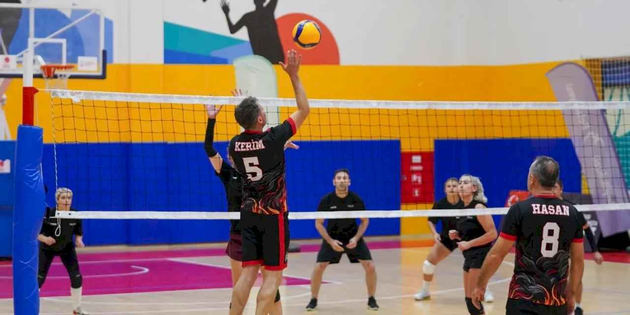 İstanbul Beylikdüzü'nde 'Atatürk Kupası Voleybol Turnuvası' başladı