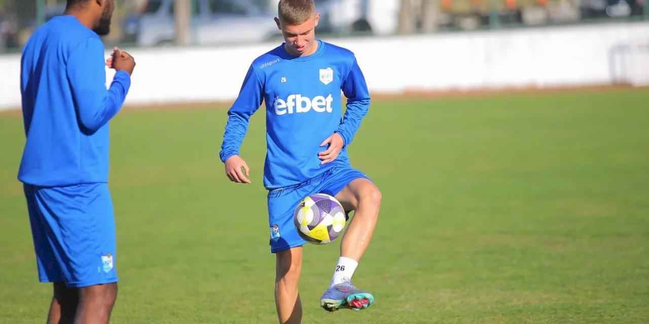 Bulgaristan Ligi'nin 17 yaşındaki Türk yeteneği Burak Akıncı'nın idolü Hakan Çalhanoğlu