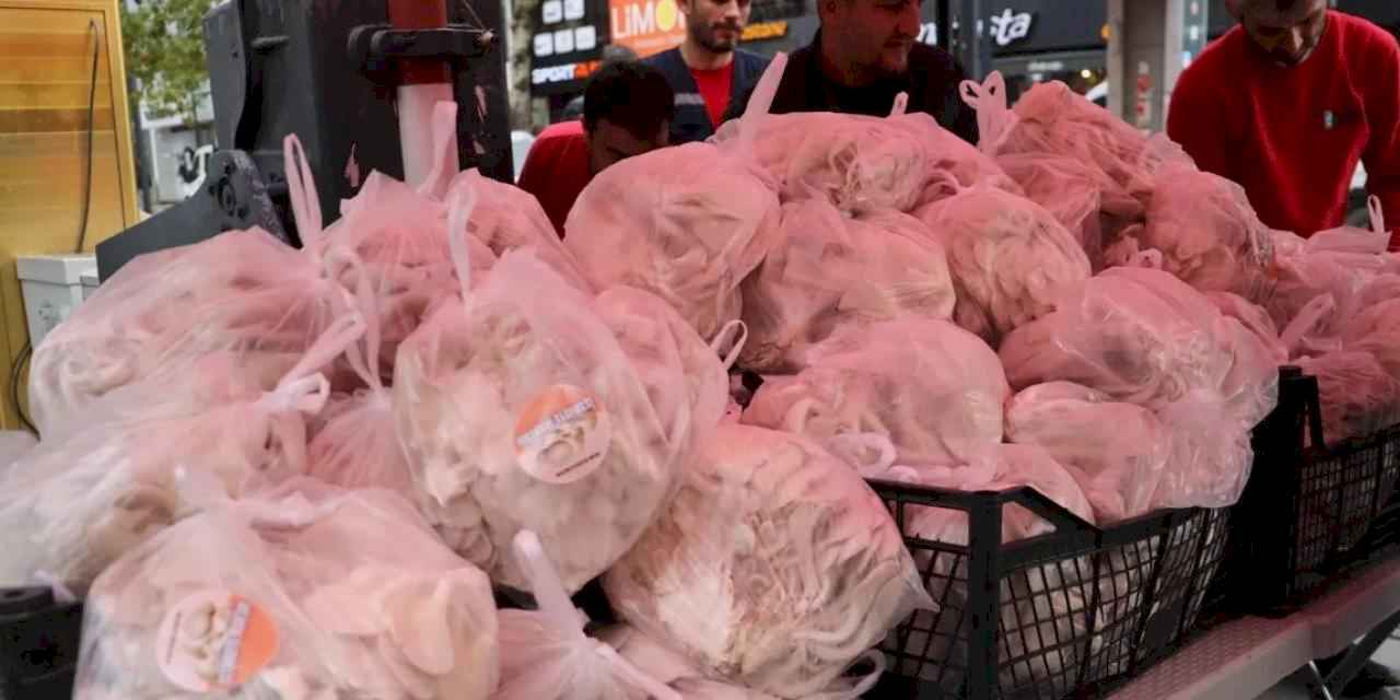 Kocaeli İzmit Belediyesi, kendi ürettiği mantarları vatandaşa dağıttı