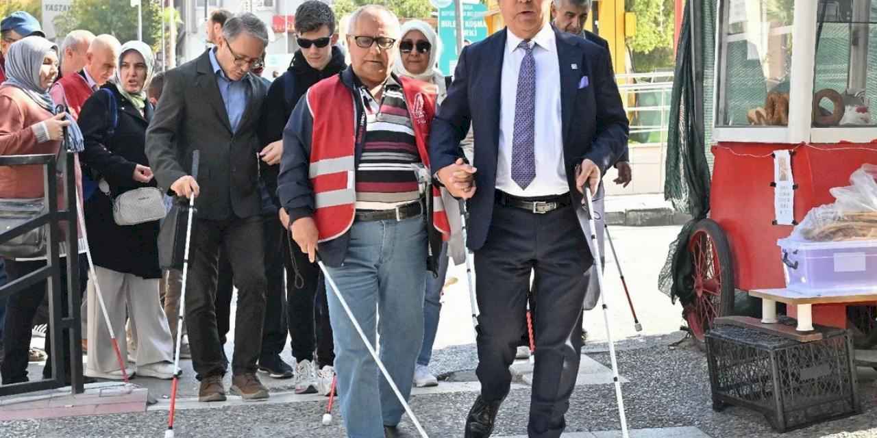 Manisa’da beyaz bastonla farkındalık yürüyüşü