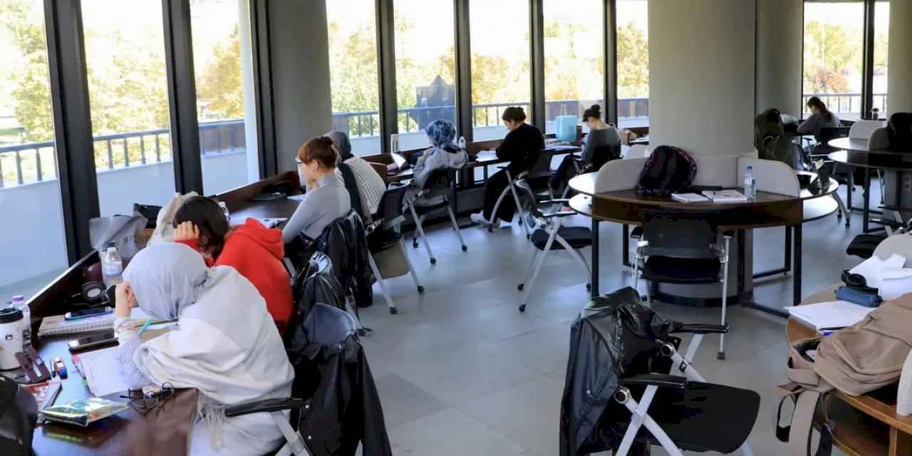 Konya Karatay'da bu kütüphane rezervasyonla çalışıyor