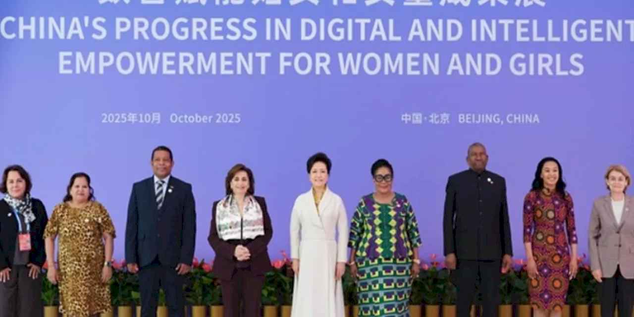 Peng Liyuan'dan kadınlar ve kız çocukları için teknoloji çağrısı