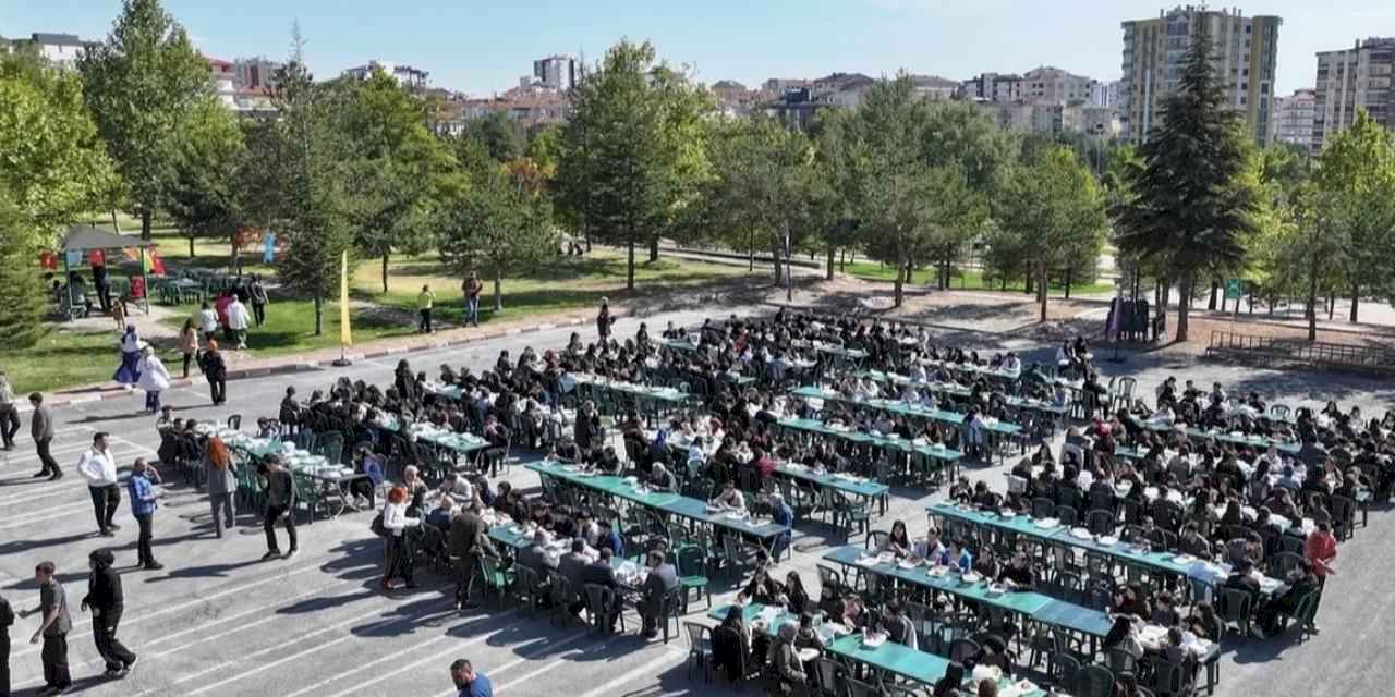 Ahmet Çolakbayrakdar'dan gençlerle 'Kocaburger' sohbeti