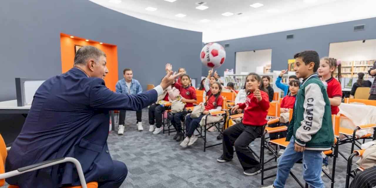 Başkan Tugay okudu, Kadifekaleli çocuklar dinledi