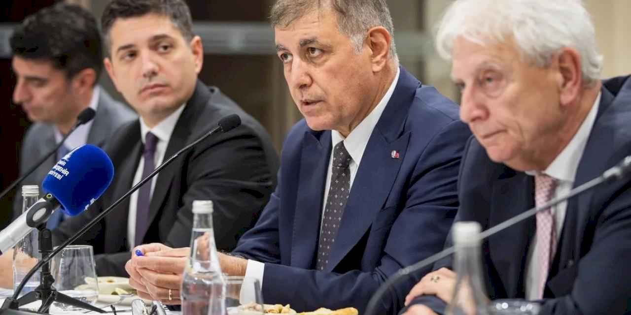 Su Krizi Masaya Yatırıldı