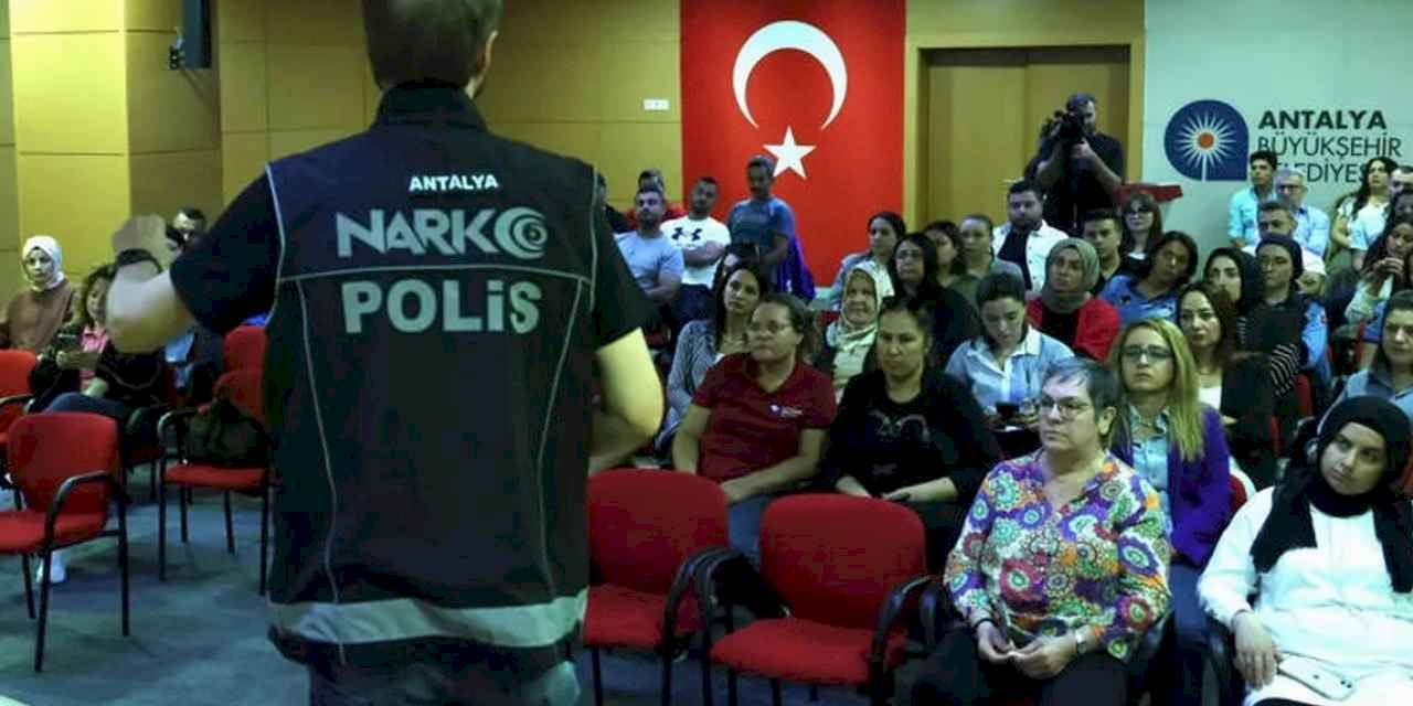 Antalya Büyükşehir'e madde bağımlılığı ile mücadele eğitimi