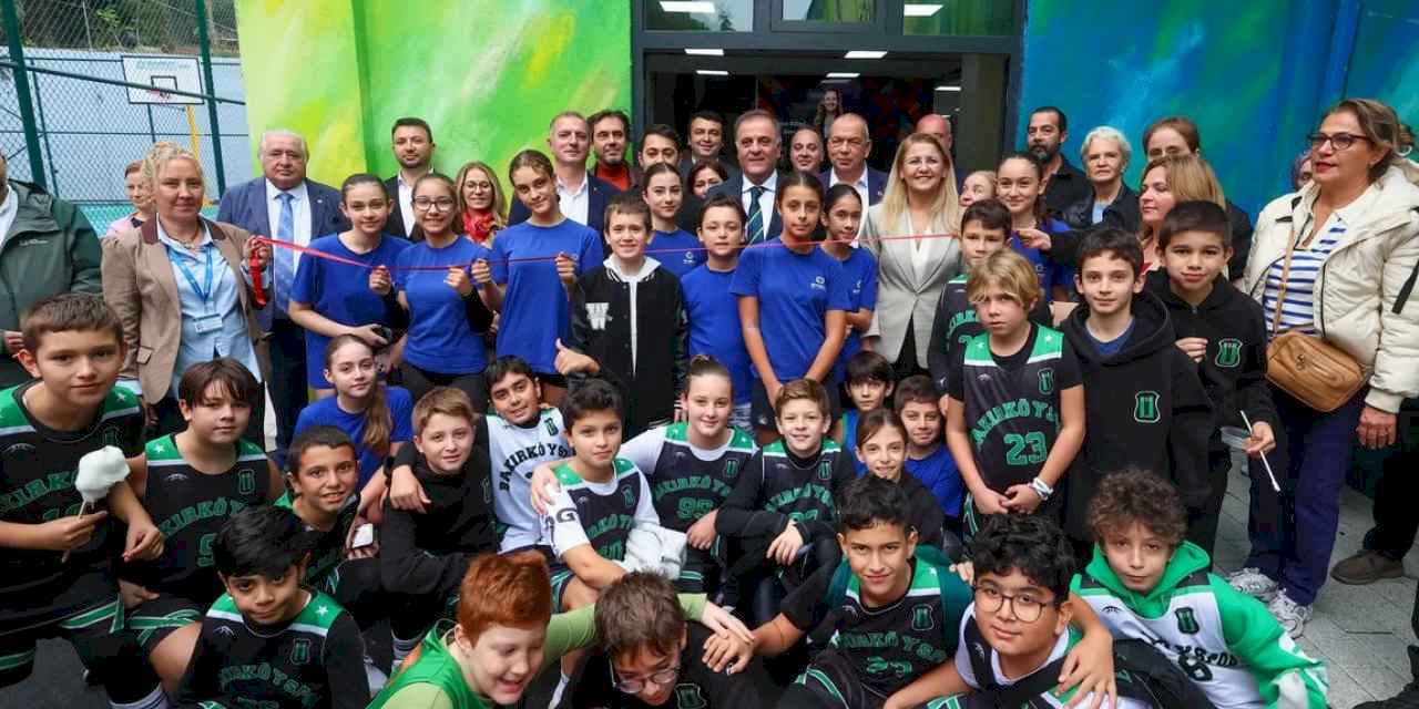 İstanbul Bakırköy Belediyesi Spor Kompleksi yenilenen yüzüyle hizmete açıldı
