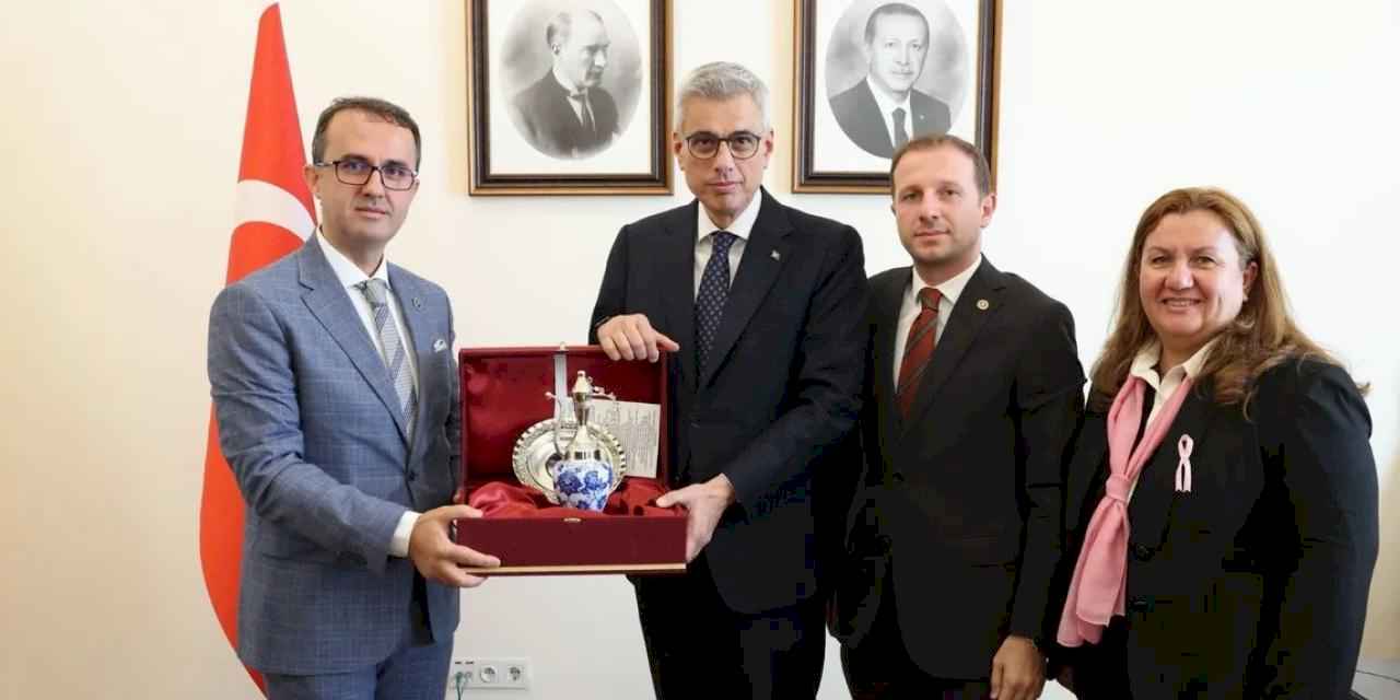 Bursa Kanserle Savaş Derneği’nden Bakan Memişoğlu’na ziyaret