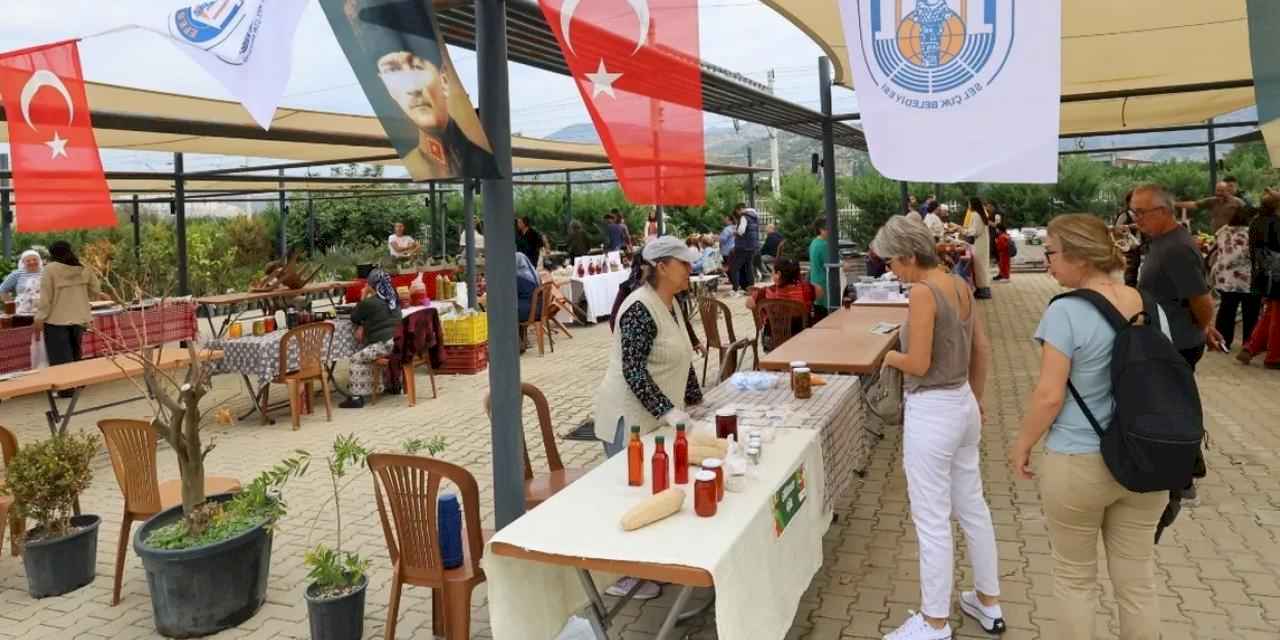 Efes Tarlası Yaşam Köyü’nde Üretici Pazarı açıldı