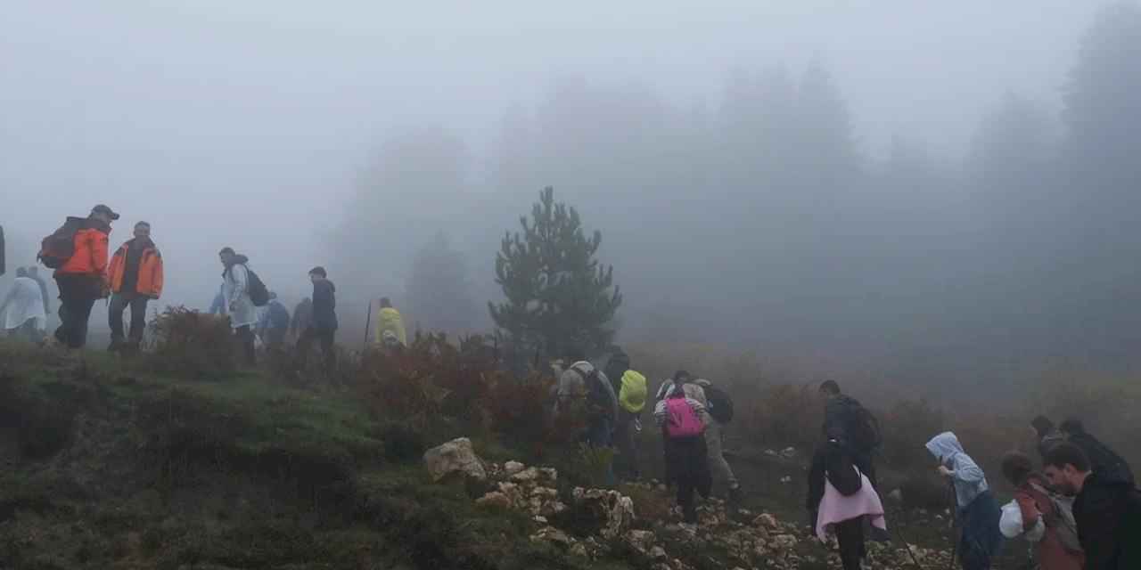 Sakarya'da sisler içindeki Kılıçkaya’da büyüleyici gün