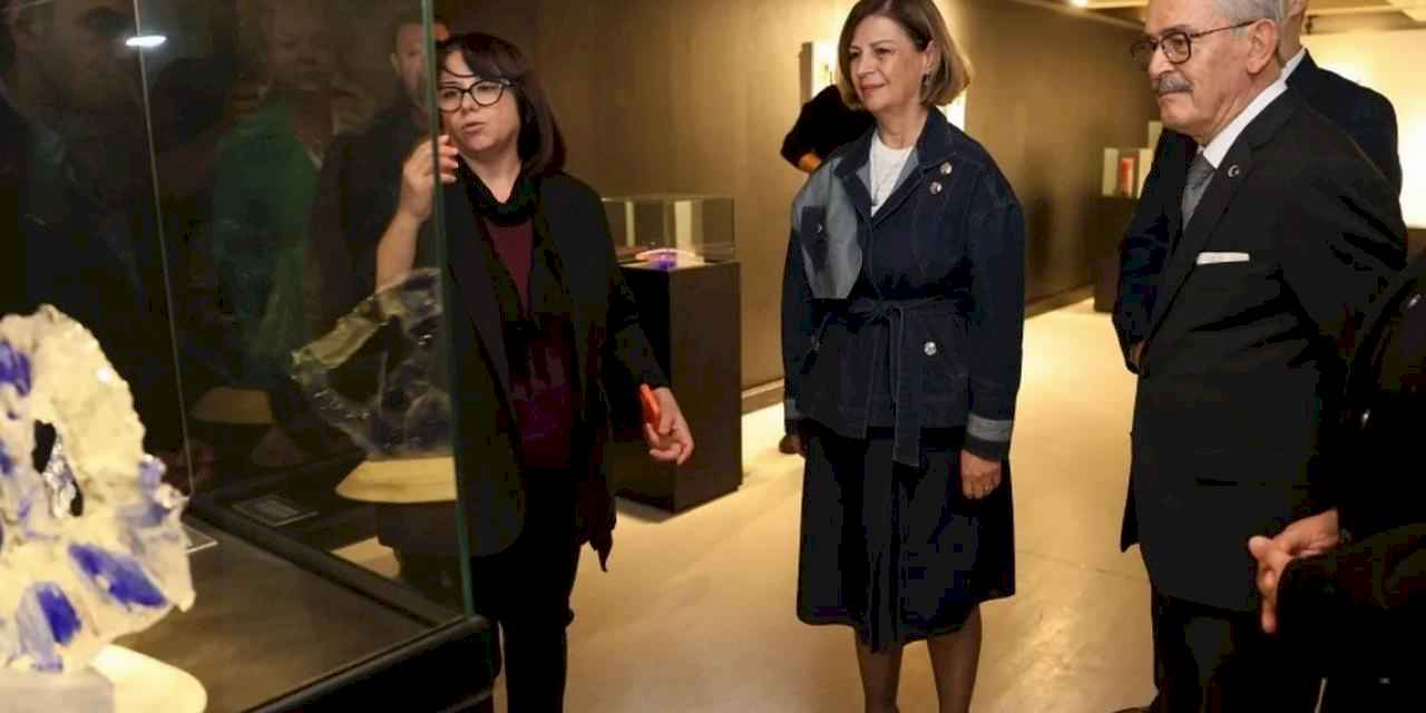 “Camın Çağdaş Yüzü” sergisi Eskişehir’de sanatseverlerle buluştu