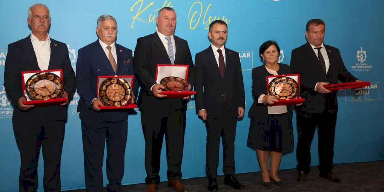 Kocaelili muhtarlara plaket