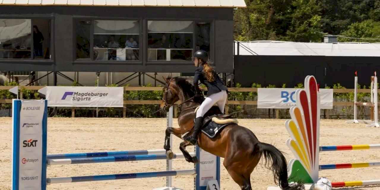 Bor Holding Kupası Engel Atlama Yarışlarında Heyecan Dolu Anlar