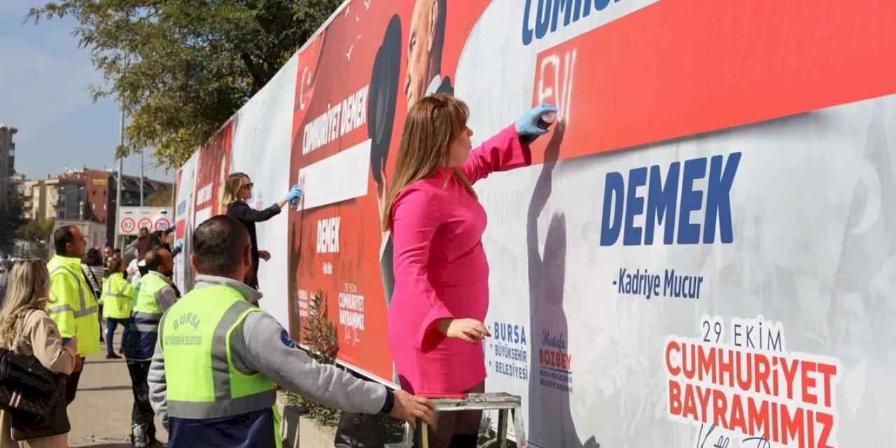 Bursa Büyükşehir'in 'Cumhuriyet demek' sokaklara taşındı