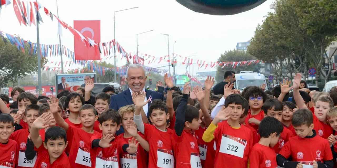 Nilüfer’de Binden Fazla Öğrenci Cumhuriyet İçin Koştu