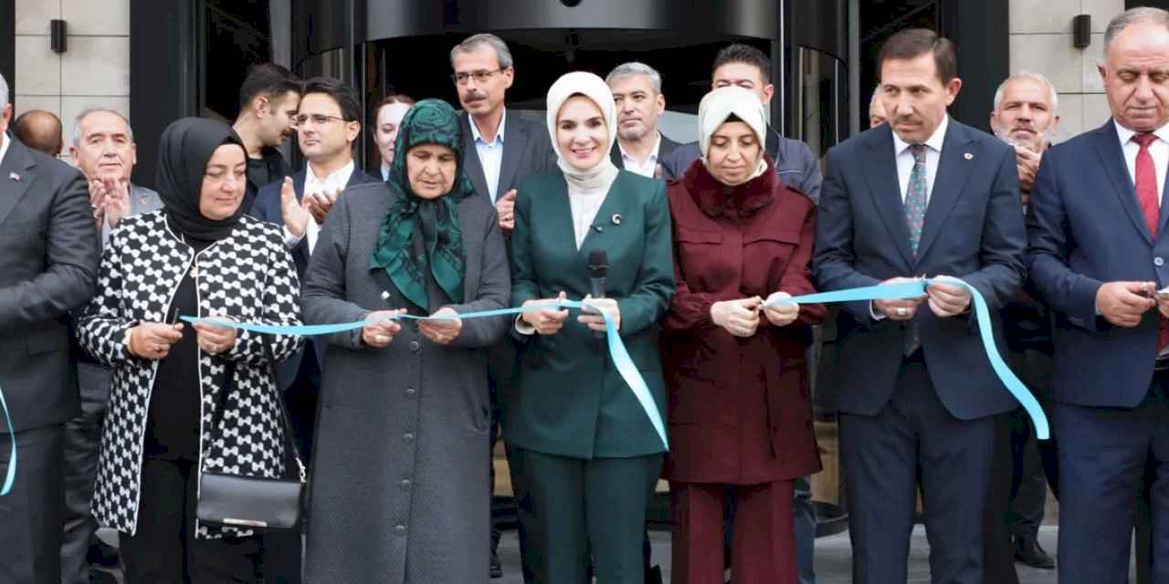Konya'da Karatay Kültür Merkezi hizmete girdi