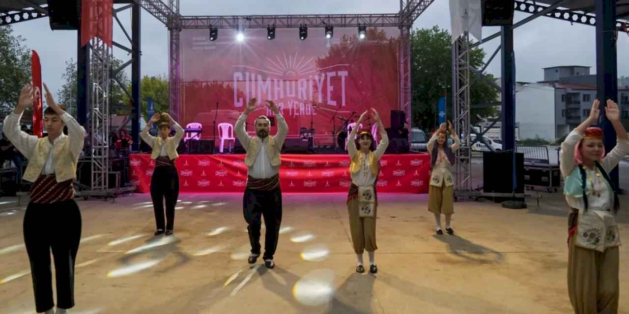 İzmir'de Cumhuriyet coşkusu Kiraz’da