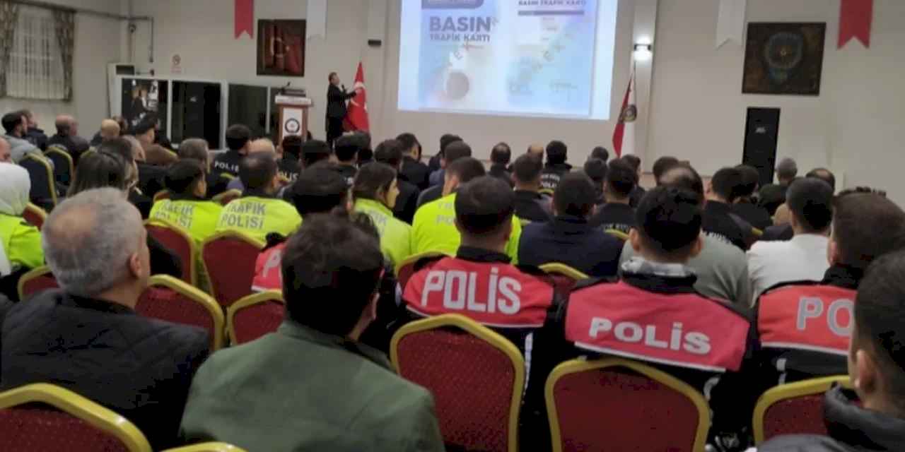 Konya’da emniyet mensuplarına 'Basın Kartı' bilgilendirmesi
