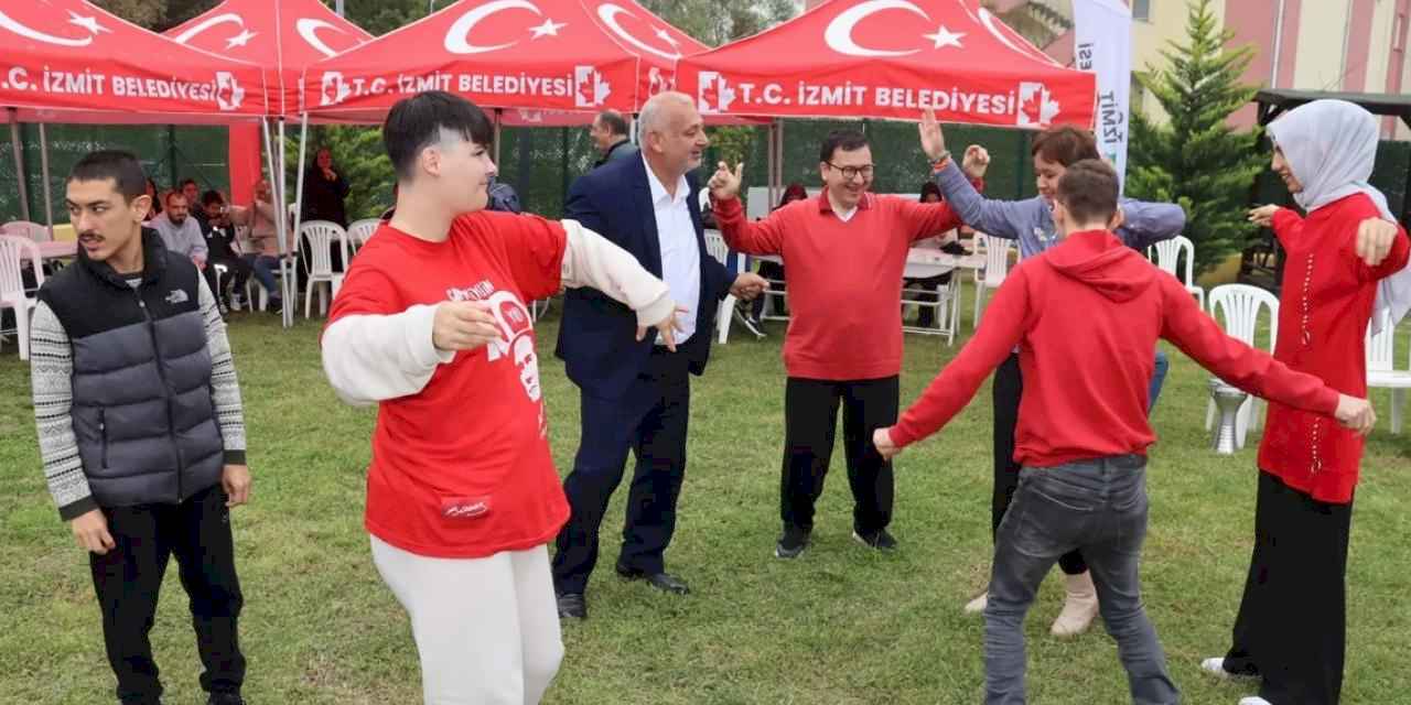 İzmit’te otizmli bireyler sonbahar şenliğinde buluştu