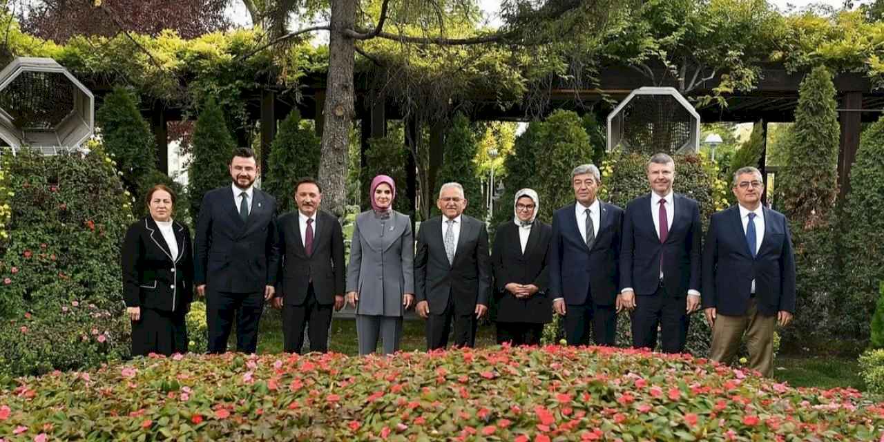 Memduh Büyükkılıç'a Bakan Göktaş'tan övgü