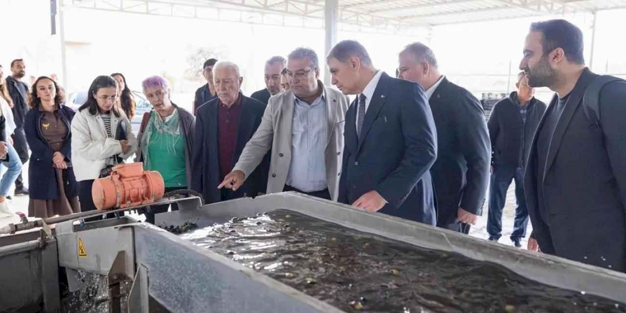 İzmir'de sezonun ilk zeytinyağı Başkan Tugay’dan