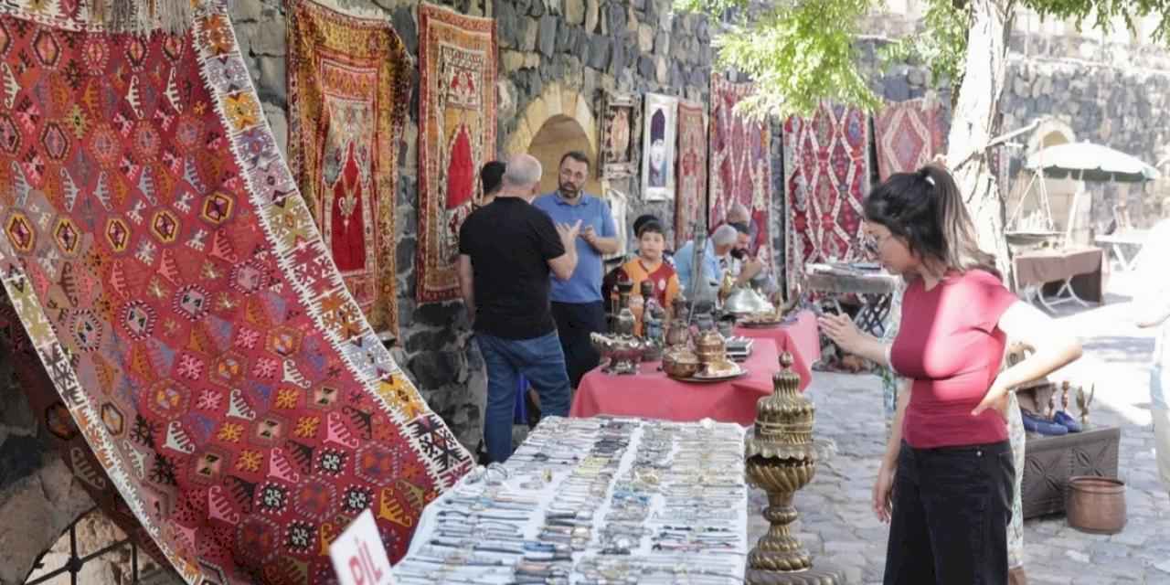 Nevşehir'de antika ve koleksiyon meraklıları tarihin merkezinde buluşuyor
