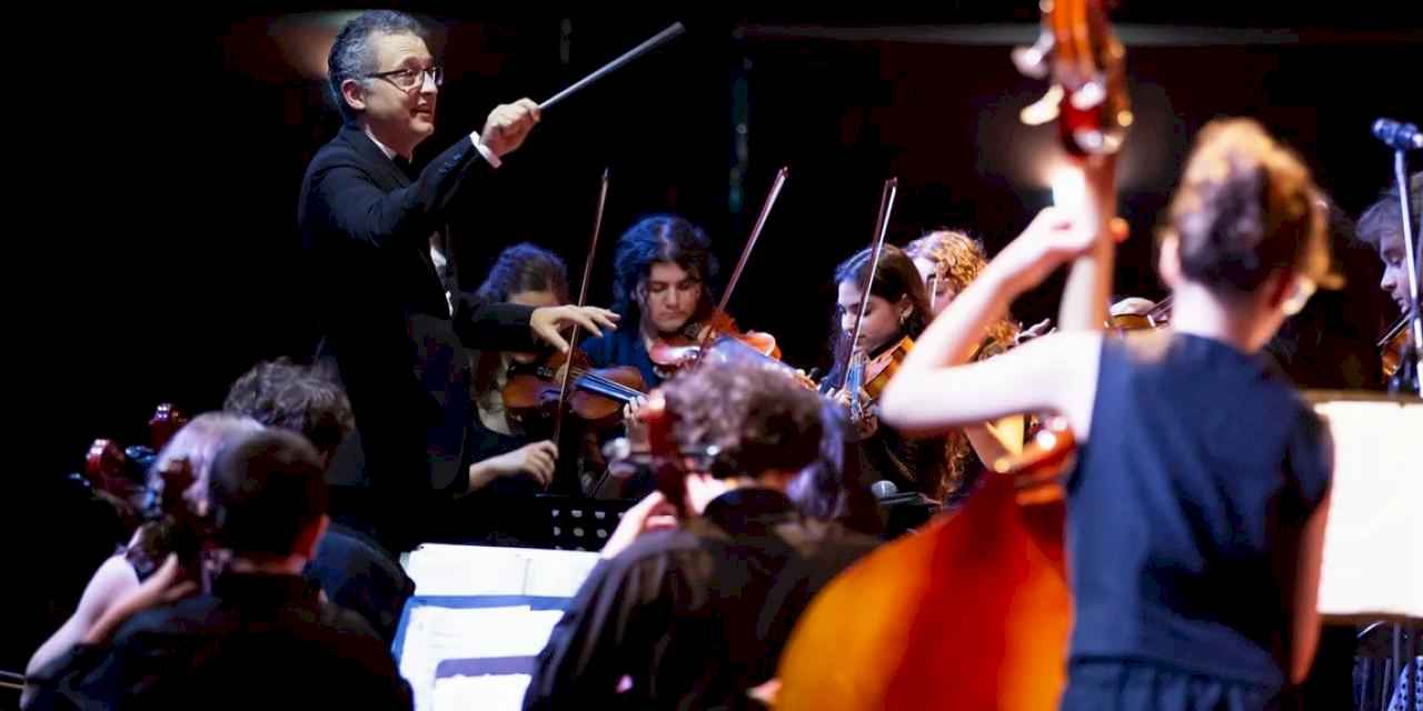 İzmir Narlıdere'de senfonik konser