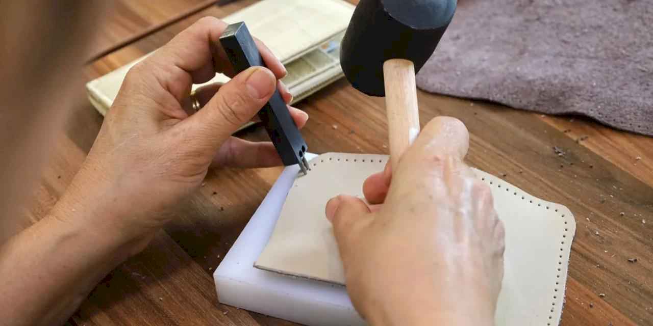 Sakarya'da deri aksesuarları dersi başladı