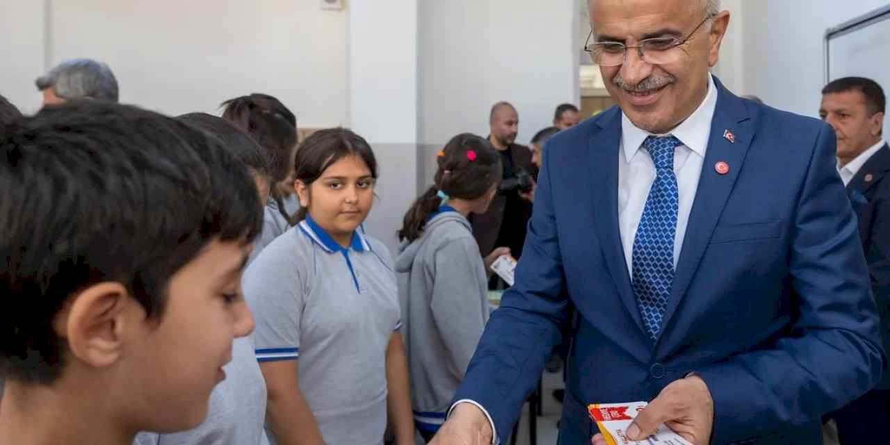 Malatya'da Başkan Er ortaokul öğrencilerini ziyaret etti