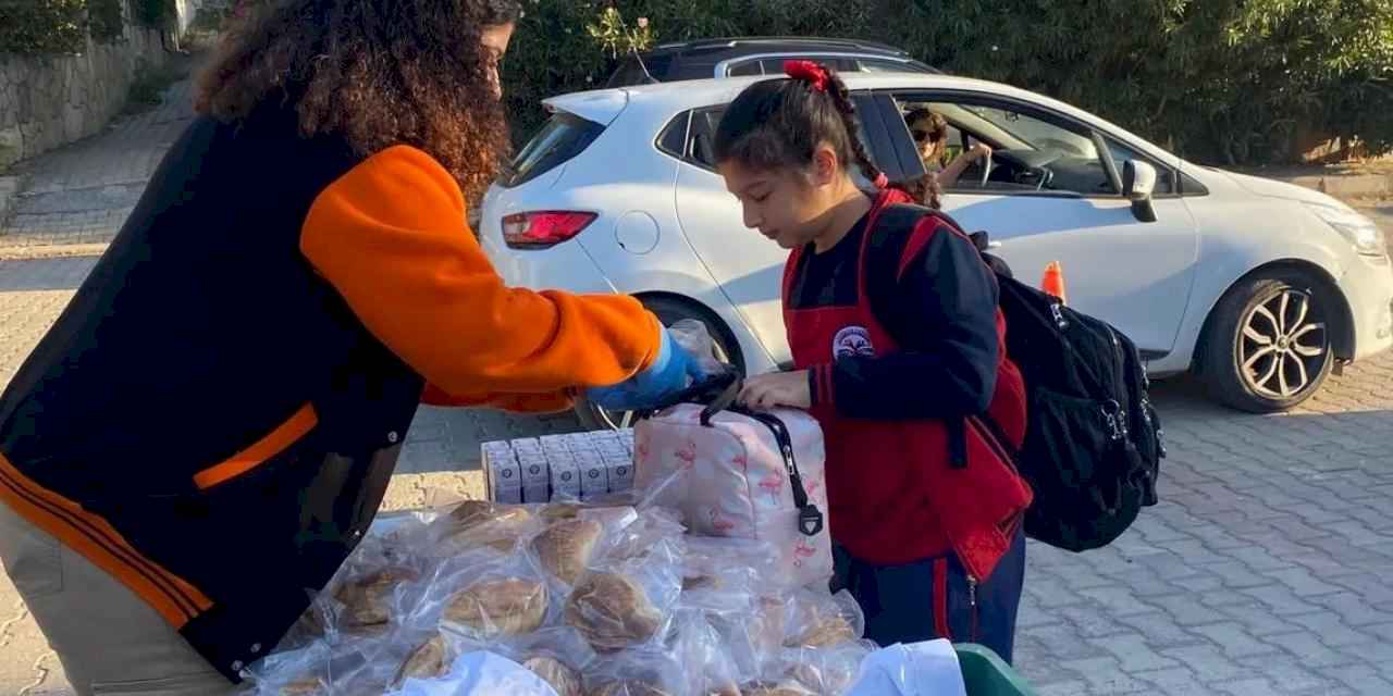 İzmir'de Süt-Simit projesi devam ediyor