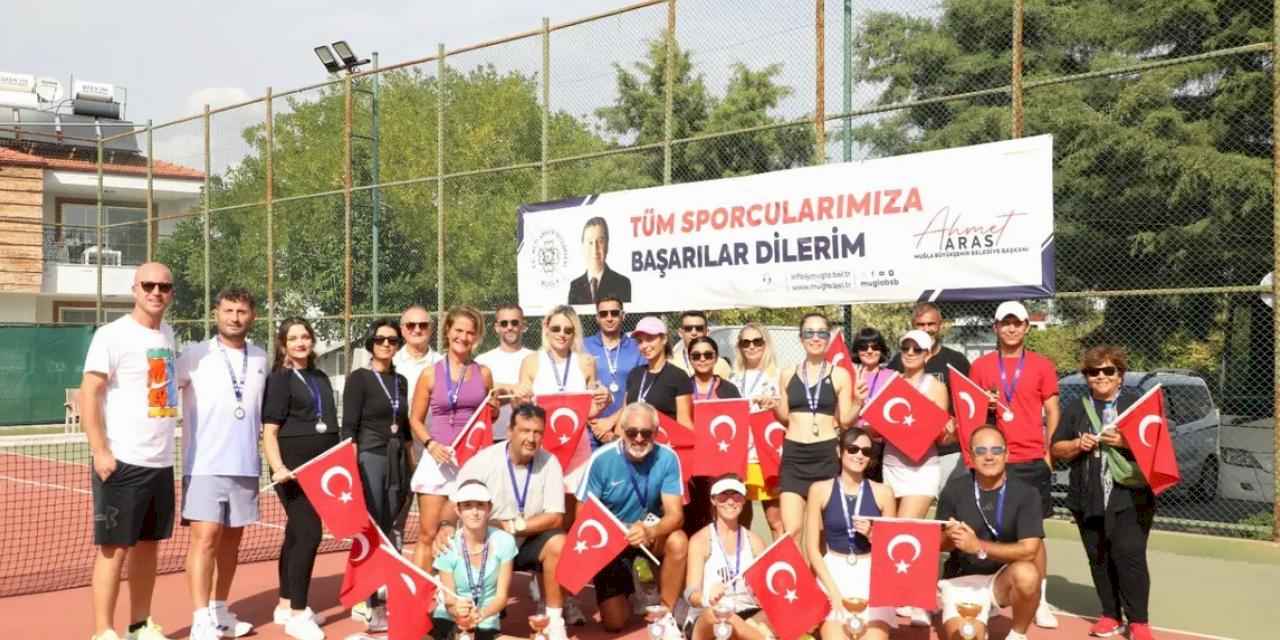 Dalaman’daki kortlarda Cumhuriyet coşkusu