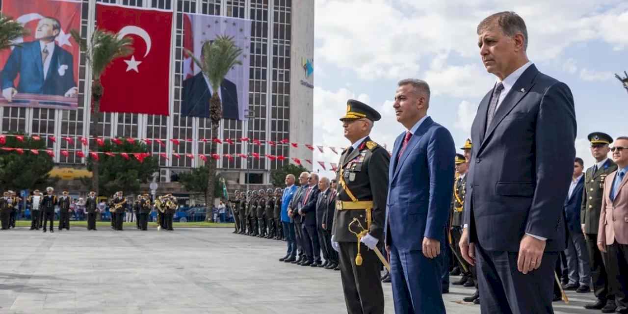 İzmir’de Cumhuriyet Bayramı Kutlamaları Başladı