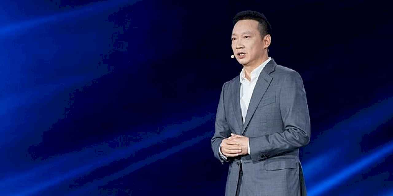 HONOR, Çin'de Dünyanın İlk Kendini Geliştiren Yapay Zekâ Ajanı İşletim Sistemi MagicOS 10'u Tanıttı