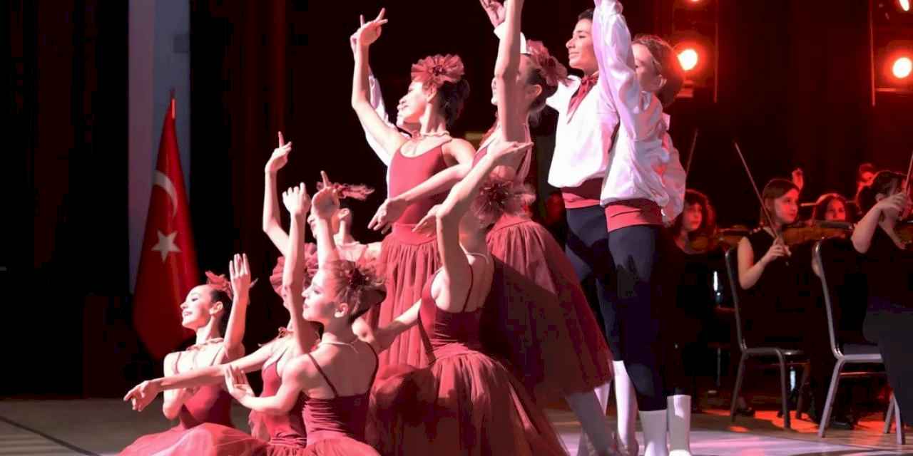 Dokuz Eylül'den 102. yıla yakışan şölen