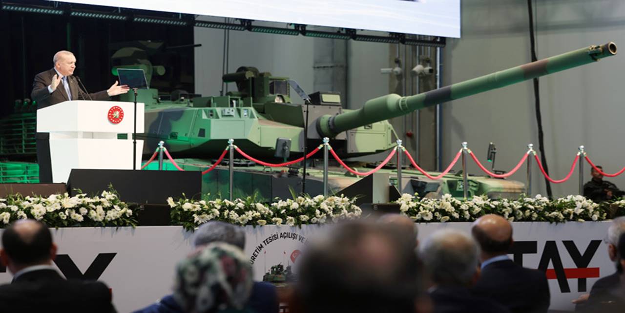 Türkiye'nin milli gururu sahnede... Cumhurbaşkanı Erdoğan: Altay ve Altuğ üretimi başlıyor