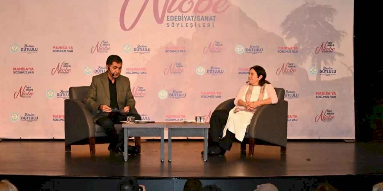 Latife Tekin Manisa'da sanatseverlerle buluştu