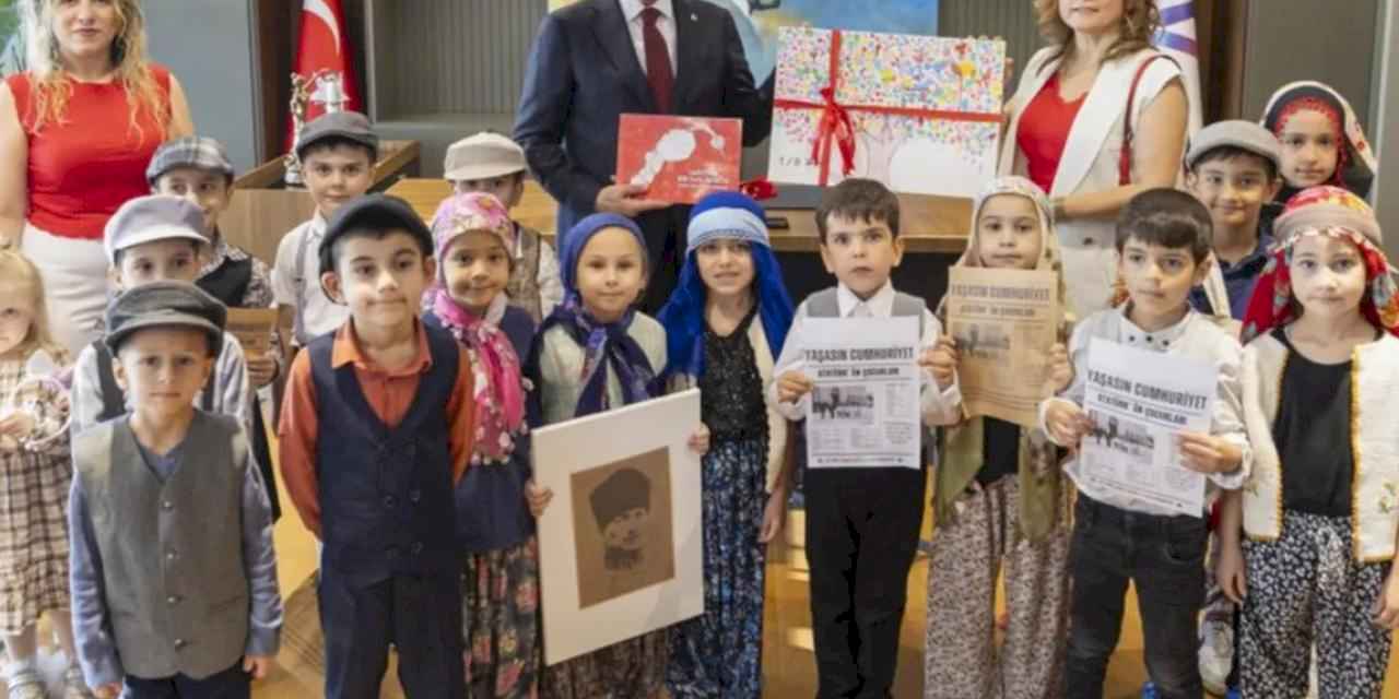 Mersin'de miniklerden Cumhuriyet coşkusu