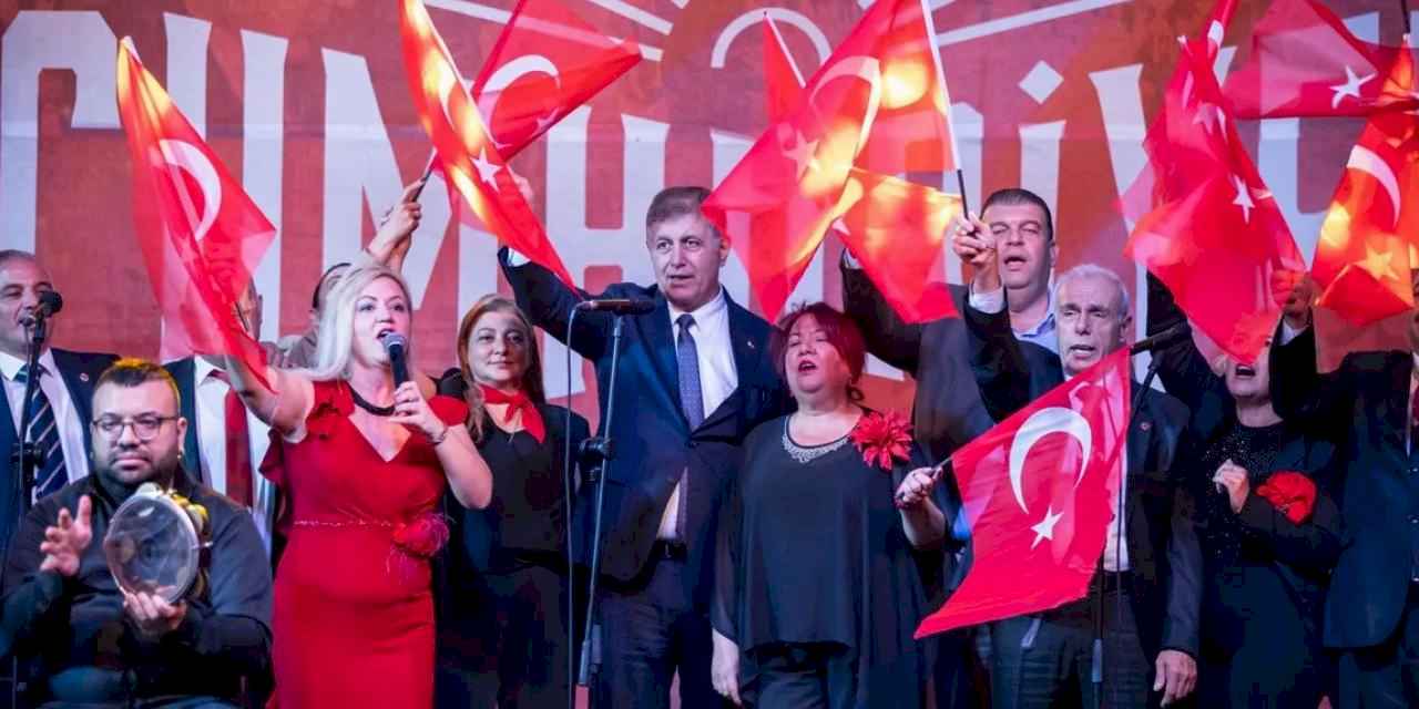 Başkan Tugay: İzmir Cumhuriyetin kuruluşunun kentidir